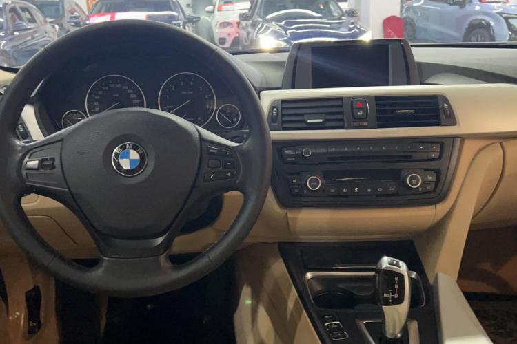 宝马3系 2014款 320Li 时尚型中控内饰7002