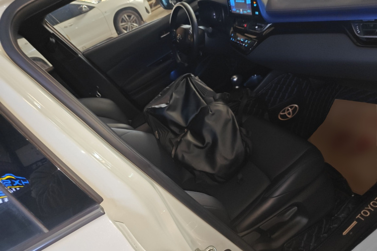 丰田C-HR 2020款 2.0L 领先版局部细节41