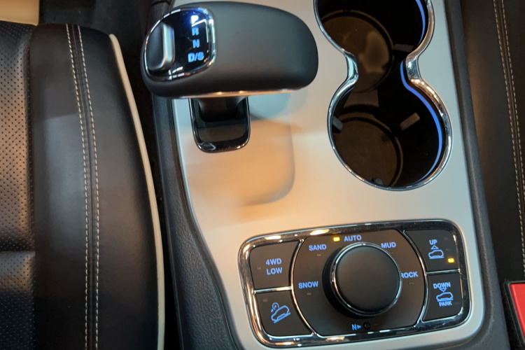 Jeep 大切诺基(进口) 2015款 3.6L 豪华导航版局部细节9002