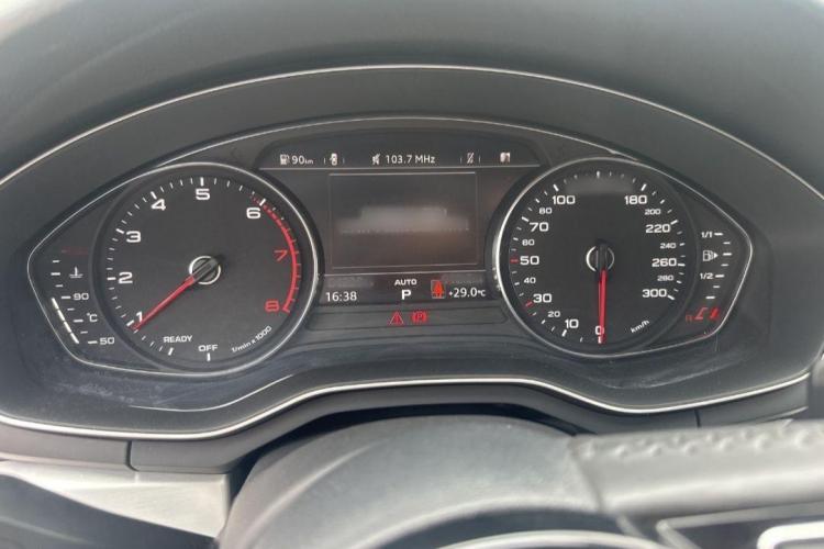 奥迪A4L 2018款 30周年年型 45 TFSI quattro 个性运动版中控内饰14