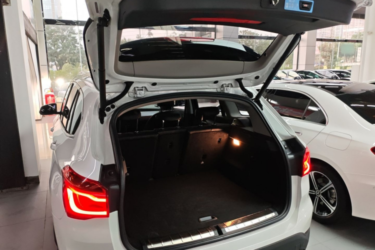 宝马X1 2018款 sDrive20Li 领先型机舱底盘23