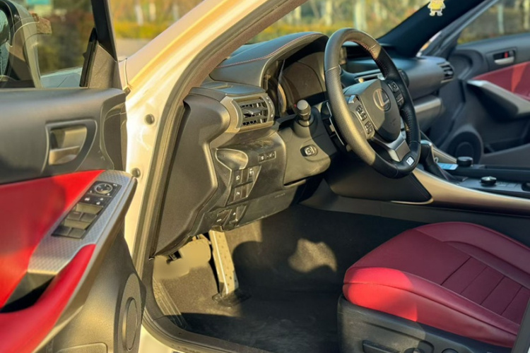 雷克萨斯IS 2017款 300 F SPORT版中控内饰7005