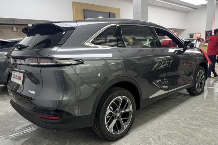 长安CS75 PLUS 2025款 第四代 1.5T 新蓝鲸 智慧卓越型车身外观6005