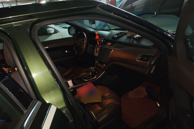 陆风X7 2015款 2.0T 全景尊贵版局部细节9005