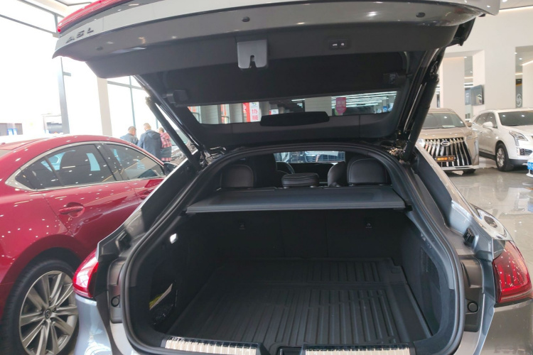 奥迪A5L Sportback 2026款 TFSI 150kW 尊享quattro型机舱底盘23