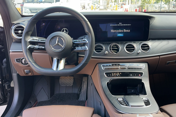 奔驰E级(进口) 2022款 E 260 时尚型运动版中控内饰7005