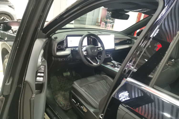 广汽传祺 传祺GS8 2024款 领航系列 2.0TGDI 两驱豪华智联版中控内饰20