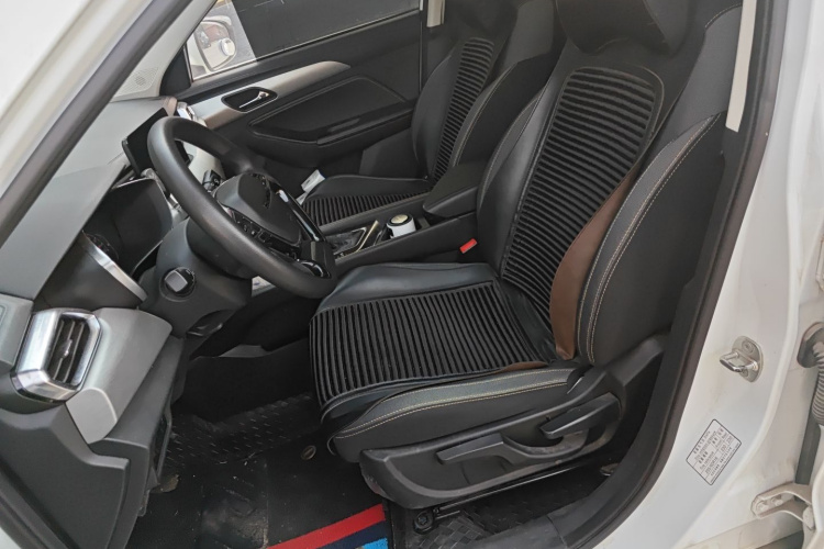 北京汽车 北京X3 2021款 1.5T CVT荣耀版中控内饰19