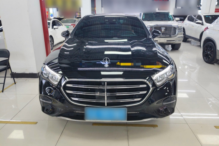 奔驰E级 2024款 E 300 L 豪华型车身外观2