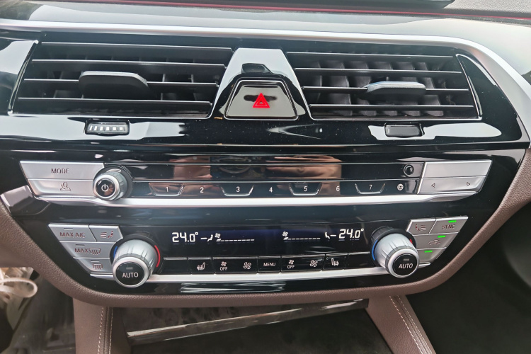 宝马5系 2021款 525Li M运动套装中控内饰7007