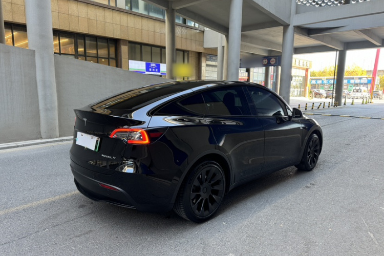 特斯拉 Model Y 2022款 后轮驱动版车身外观6004