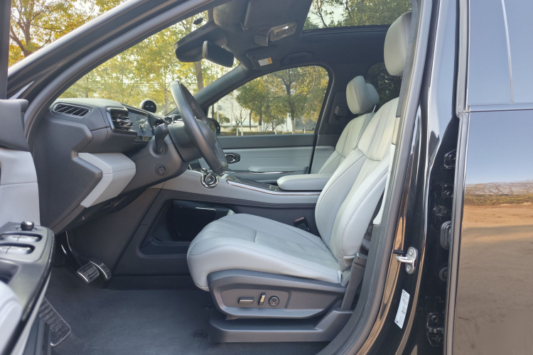 蔚来ES8 2020款 580KM 签名版 六座版中控内饰7001