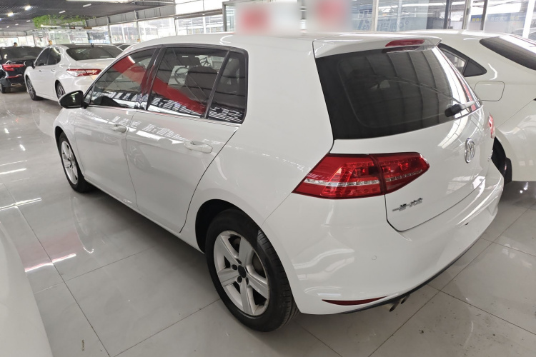 大众 高尔夫 2016款 230TSI 自动舒适型车身外观4