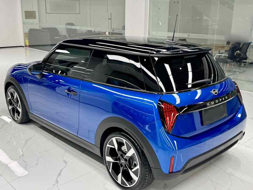 MINI 2025款 2.0T COOPER S 艺术家(3)