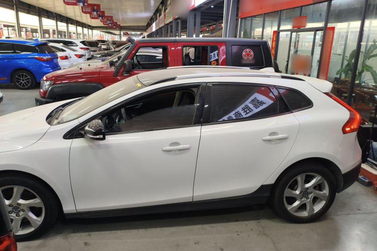 沃尔沃V40 2015款 Cross Country T5 AWD 智雅版车身外观4