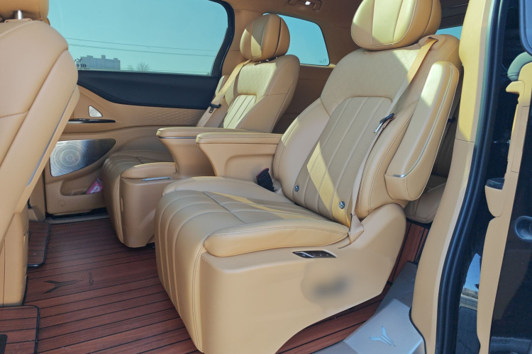 岚图汽车 岚图梦想家 2024款 PHEV 超长续航尊贵版中控内饰7003