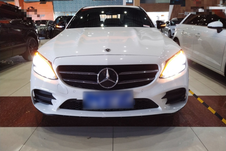 奔驰C级 2020款 改款 C 260 运动版车身外观2