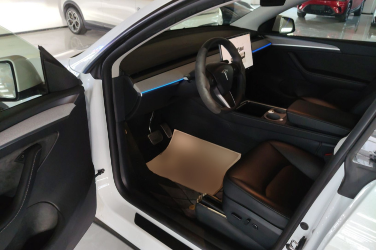 特斯拉 Model Y 2023款 长续航全轮驱动版中控内饰20
