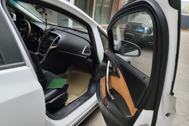 别克 英朗 2014款 XT 1.6L 自动时尚版局部细节9005