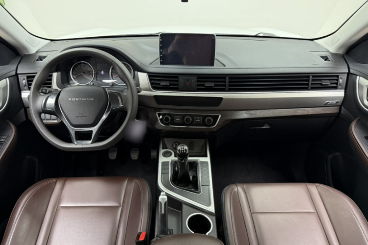 东风风行 风行T5 2022款 盛世款 1.6L 手动筑梦版五座中控内饰7004