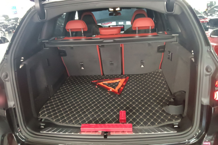 宝马X3 M 2022款 X3 M雷霆版机舱底盘23