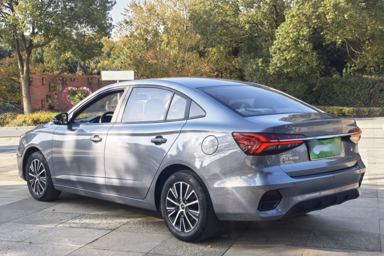 荣威i5 2021款 1.5L CVT黑金版车身外观6006