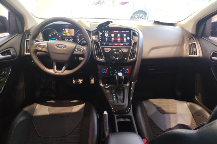 福特 福克斯 2017款 1.5T CTCC 白黑限量版中控内饰12