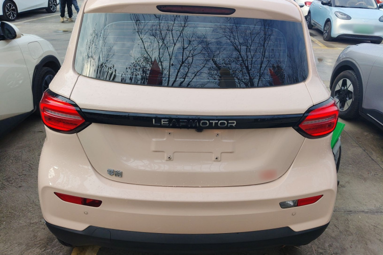 零跑汽车 零跑T03 2022款 耀金版车身外观6