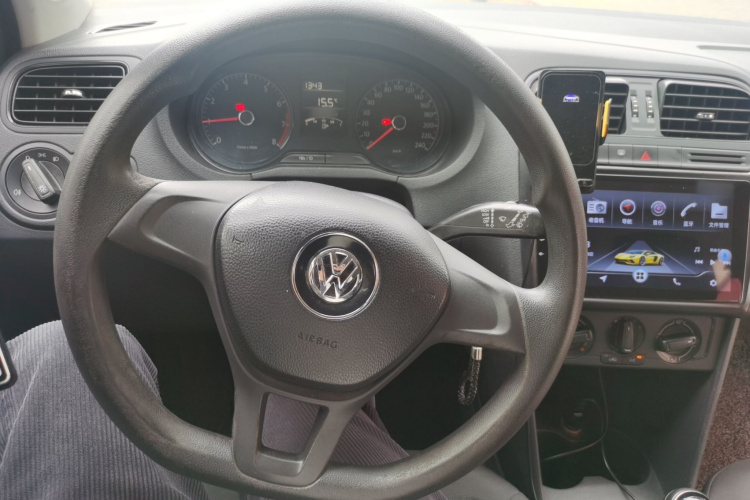 大众 Polo 2014款 1.4L 手动风尚版中控内饰12