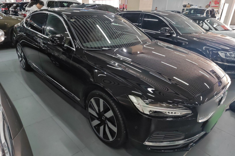 沃尔沃S90新能源 2025款 插电式混动 四驱长续航智雅豪华版车身外观3