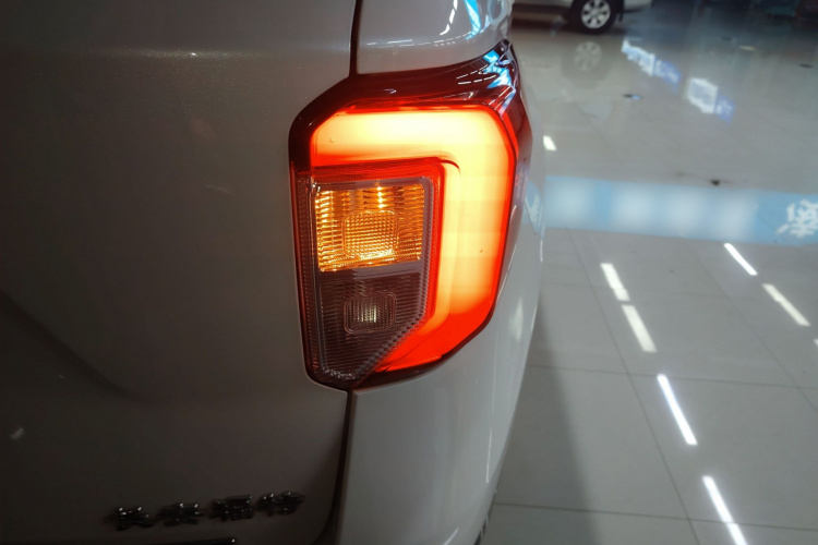 福特 探险者 2020款 EcoBoost 285 四驱风尚版 7座车身外观6006