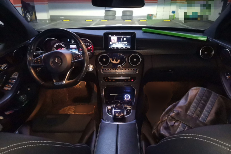 奔驰C级 2017款 改款 C 200 运动版中控内饰12