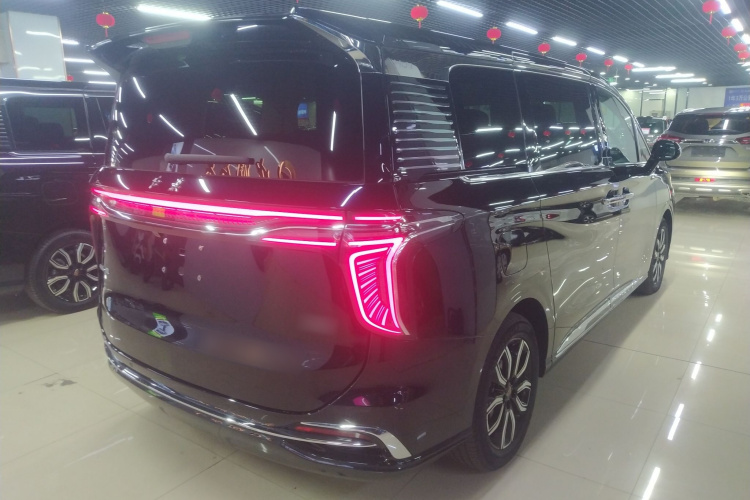 红旗HQ9 2023款 2.0T 智联旗享版车身外观7