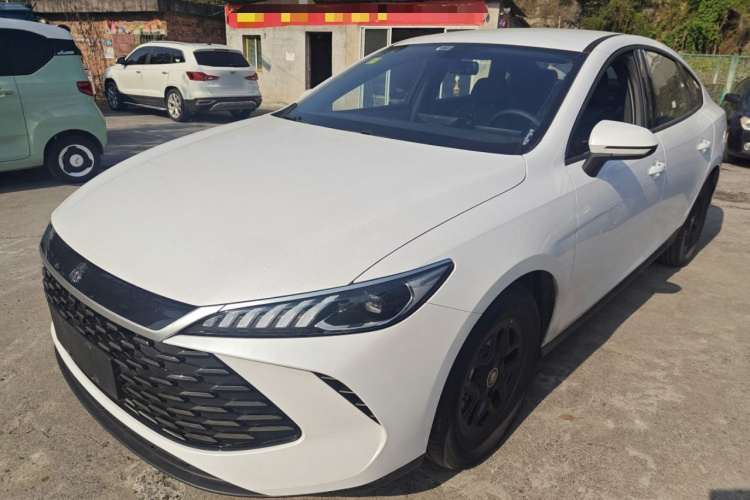 比亚迪 秦PLUS 2025款 DM-i 智驾版 55KM领先型车身外观1