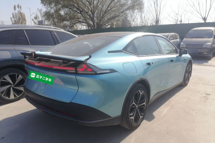 深蓝汽车 深蓝L07 2025款 230Ultra乾崑智驾ADS SE增程版车身外观7