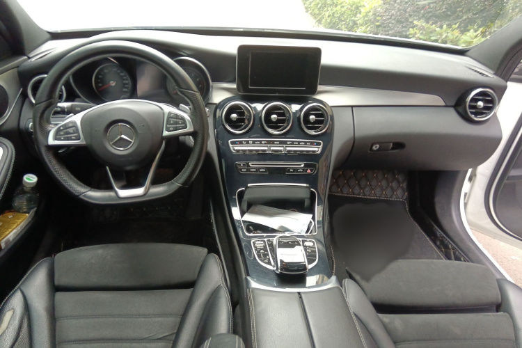 奔驰C级 2017款 改款 C 200 运动版中控内饰7002