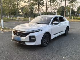 宝骏RC-5 2020款 1.5L 手动智耀精英型