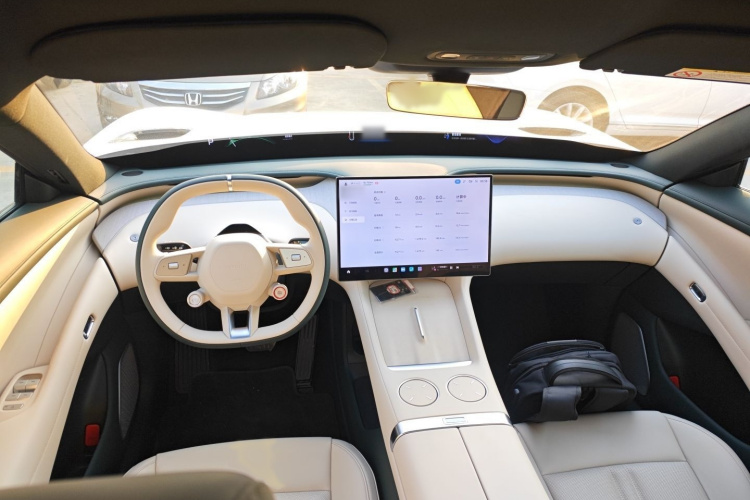 小米汽车 小米YU7 2025款 超长续航后驱版中控内饰7002