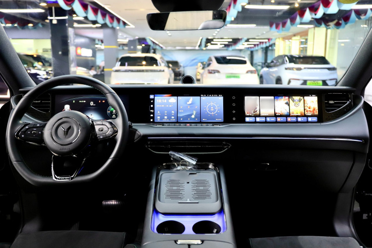 岚图汽车 岚图FREE 2025款 318 318km 后驱环游版中控内饰7004