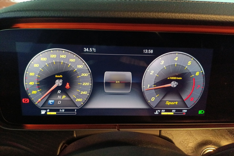 奔驰E级 2018款 E 300 L 运动时尚型局部细节14