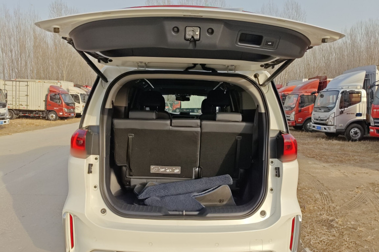 广汽传祺 传祺M8 2020款 大师版 390T 至尊版机舱底盘23