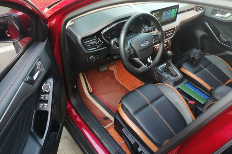 福特 福克斯 2022款 三厢 EcoBoost 180 自动竞速版中控内饰7003