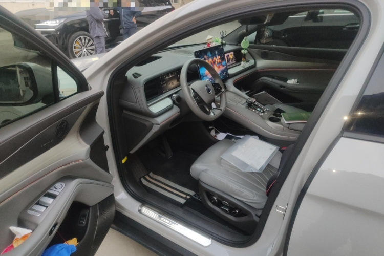 腾势N7 2023款 长续航性能版中控内饰20