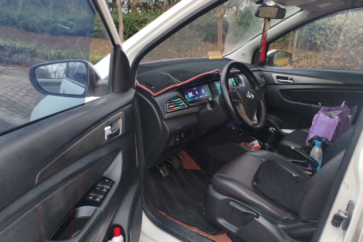 长安凯程 长安欧尚A600 2016款 1.5L 手动精英型7座中控内饰20