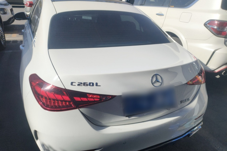 奔驰C级 2024款 改款 C 260 L 运动版车身外观6