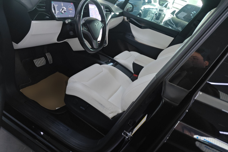 特斯拉 Model X 2019款 Performance 高性能版中控内饰19