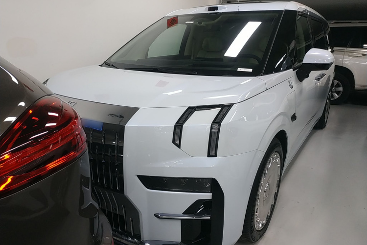 极氪009 2024款 光辉车身外观6001