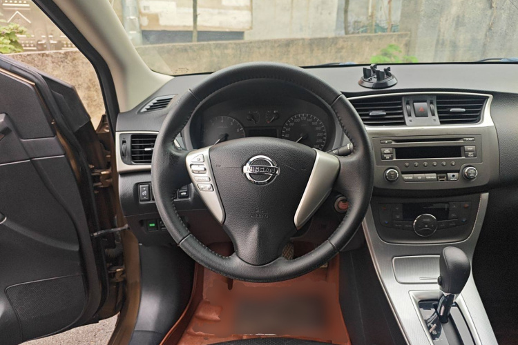 日产 轩逸 2014款 1.6XV CVT尊享版中控内饰13