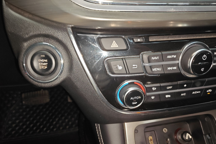 广汽传祺 传祺GA8 2017款 280T 尊享版中控内饰7001