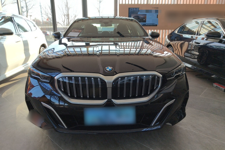 宝马5系 2025款 530Li 领先型 M运动套装车身外观6001